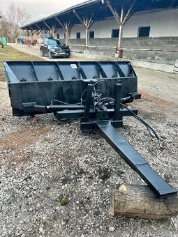 Snežný pluh na traktor