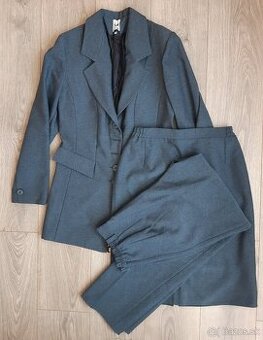 Tmavosedy kostym