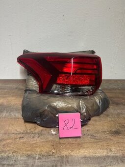 Ľavý zadný svetlomet pre Mitsubishi Outlander III