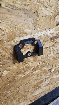 Držiak na stenu pre batérie Parkside 20V – pevný ABS plast