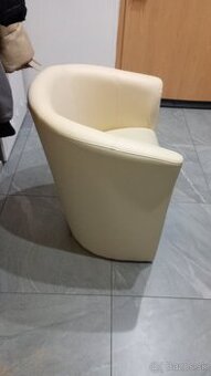 Predám pohodlné kreslo vanilka