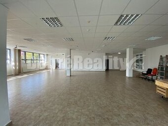 Na prenájom pekný obchodný priestor o rozlohe 250m2 v Rimav
