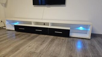 stolík pod TV