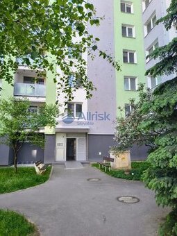 Prenájom 3-izbového bytu ideálneho pre rodinu s deťmi – Pieš