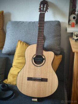 Gitara, classical. Cort.