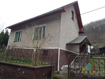 SPEKTRUM REALITY - Na Predaj rodinný dom s pozemkom 1385 m2,