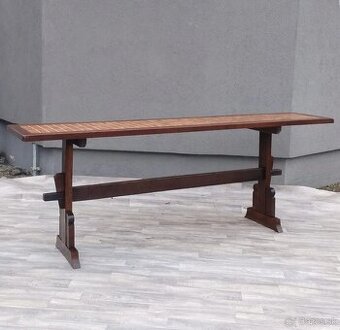 Stolík dlhý konzolový.