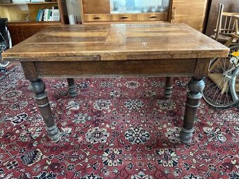 Starožitný jedálensky stôl