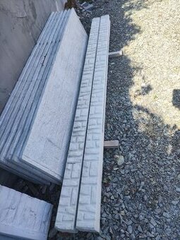Betonovy stlp vzorovany