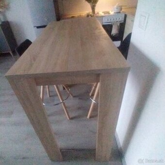 Barový stôl so stolickami