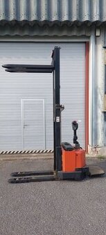 elektrický vysokozdvižný vozík BT S12F rok s prízdvihom