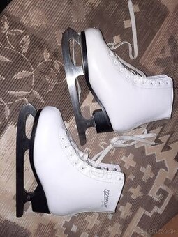 Dievcenske korcule na ľad