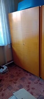 Predám staré skrine.