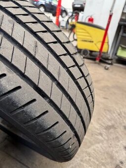 245/50 R19 Bridgestone