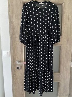 Čierno biele bodkované šaty