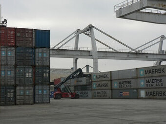 Lodny kontajner z bratislavskeho pristavu