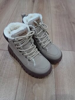 Dievčenské zimné čižmy, velk. 35