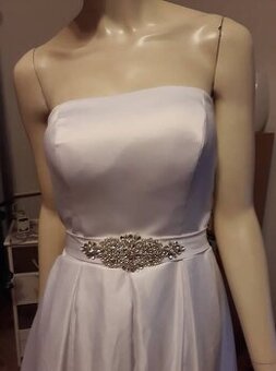 Nove lacne satenove svadobne alebo popolnocne saty