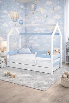 Detská posteľ domček v modrej farbe v komplete