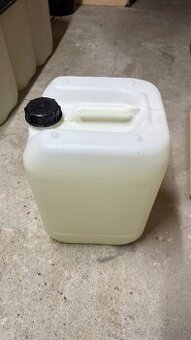 Predám 25 litrove plastové bandasky na PHM