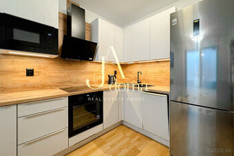 Dizajnový 1-izbový byt s balkónom a výhľadom na Malé Karpaty