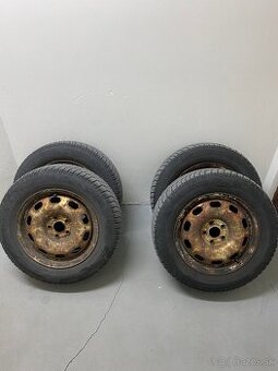 Sada 4 plechových diskov so zimnými pneu Dunlop