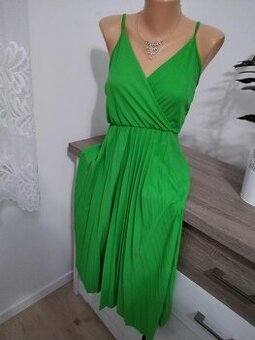 Zelené šaty uni
