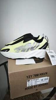Adidas Yeezy 700