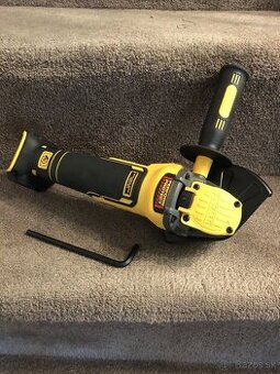 Nová AKU úhlová bruska DeWALT DCG409(bez bat. a nab.)