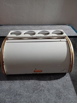 retro chlebnik s držiakom na koreničky