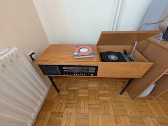 TESLA SEXTANT – konzolové rádio s gramofónom (vintage, cca 6