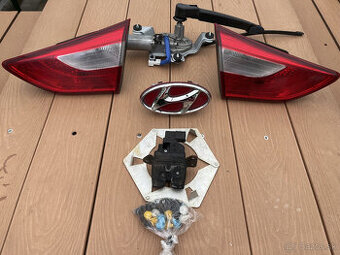 HYUNDAI i30, svetlá, stierač s motorčekom, znak, zámok kufra