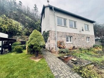 Na predaj rodinný dom s pivnicou, altánkom a garážou, v...