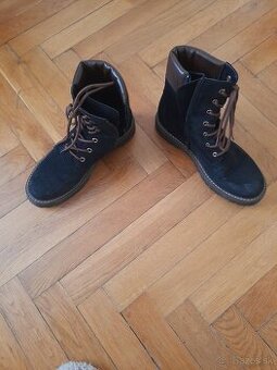 Vysoke damske topanky c.  41