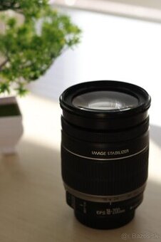 Canon EF-S 18–200mm f/3.5–5.6 IS – univerzálny zoom objektív