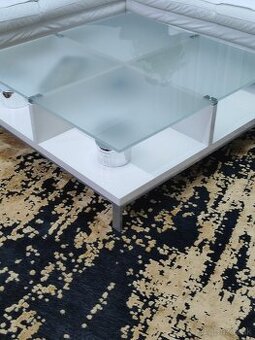 Konferenčný stolik