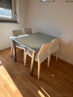 Jedalensky stol a 4 stolicky