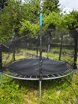 Predam trampolinu