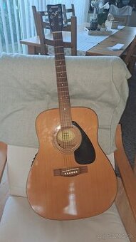 Yamaha FX310A elektroakustická gitara