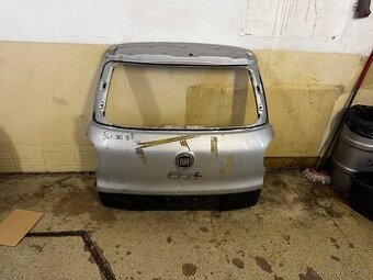Fiat 500 L 2012- 5. Piate kufrové dvere kufor