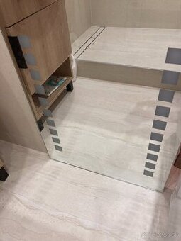 Led zrkadlo na stenu