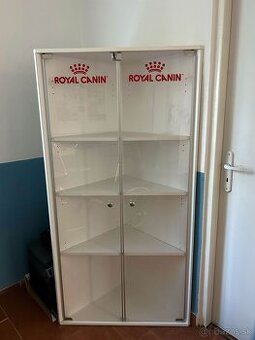 Rohová vitrína Royal Canin