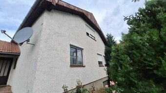 PREDAJ-4 izbový poschodový rodinný dom s garážou v Nesvadoch - 1