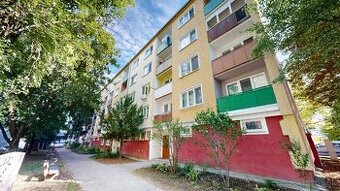 Nadštandardný 2-izbový byt na prenájom v centre Šale s loggi