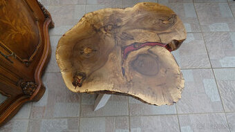 Orechový konferenčný stolik