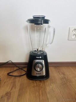 Stolný mixer