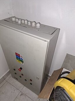 Predám elektrickú rozvodnú skriňu