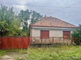 Na predaj pozemok s rodinným domom