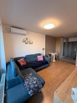 Greenside moderný 1,5-izbový byt s parkovacím miestom