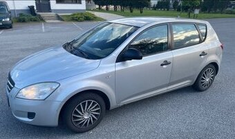 Kia ceed 1,4 l benzín 109.tis.km